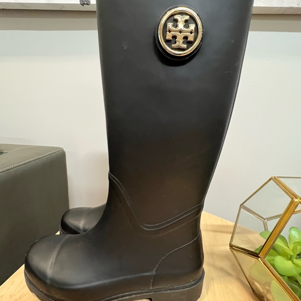 Tory Burch Black rubber Rain boots - Size 8